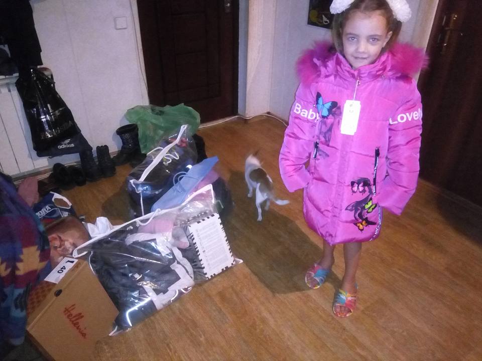 «Гуманность на деле» - дети Донбасса получили зимнюю одежду 