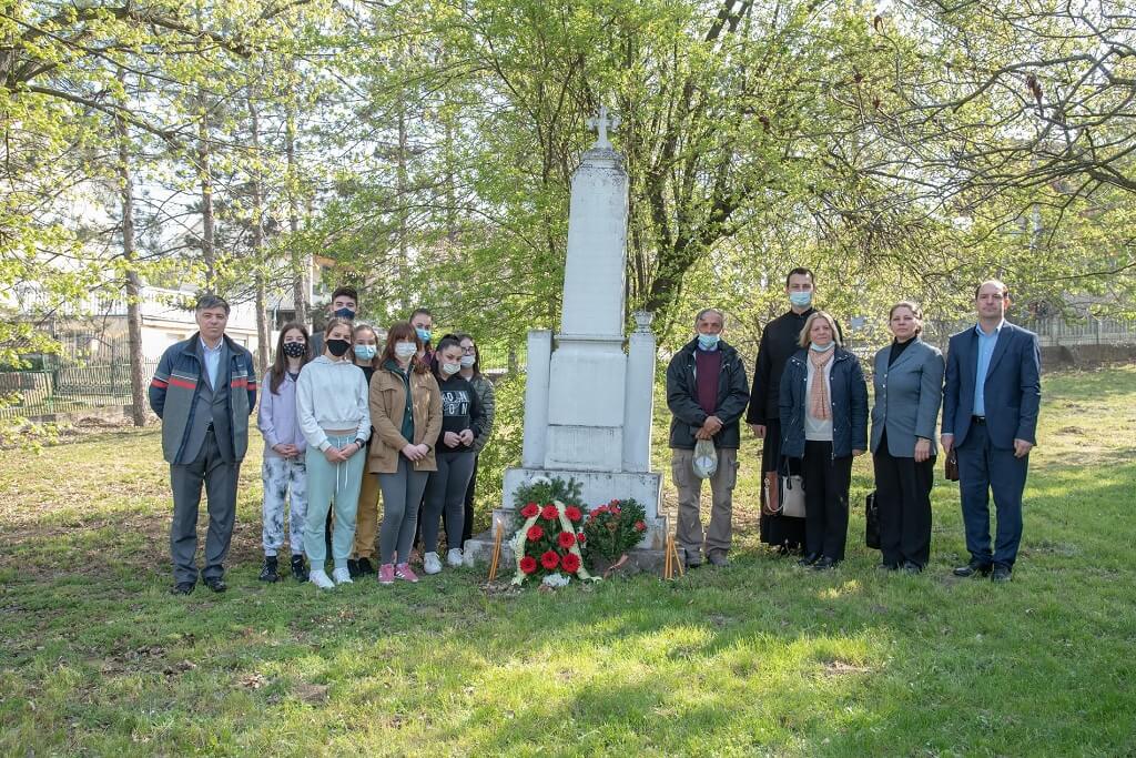  Возложение венка к памятнику Неизвестного солдата в селе Велики Попович, Муниципалита Деспотовац